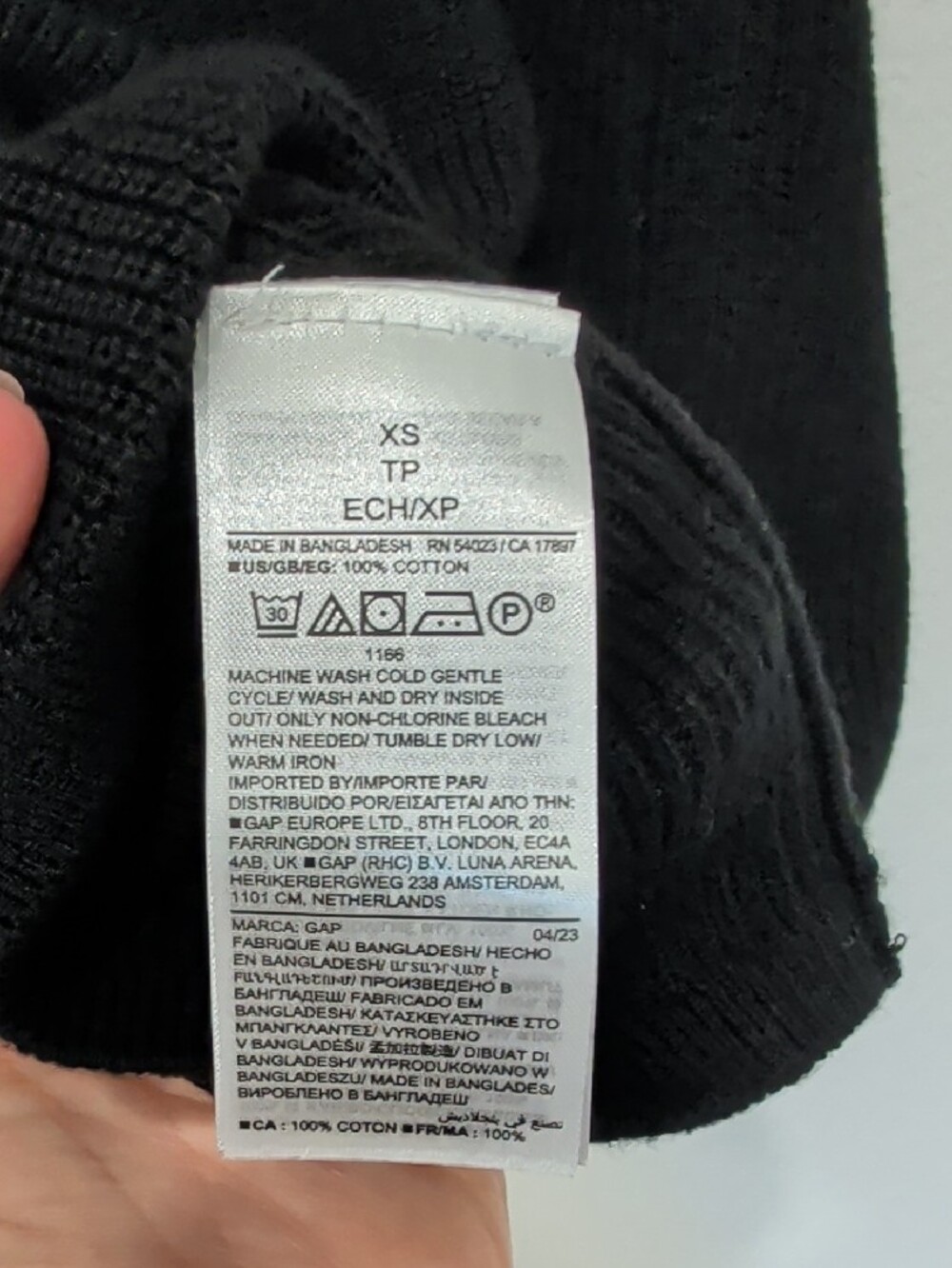 GAP Black V-Neck Ribbed Knit Tank - Picture 7 of 9
